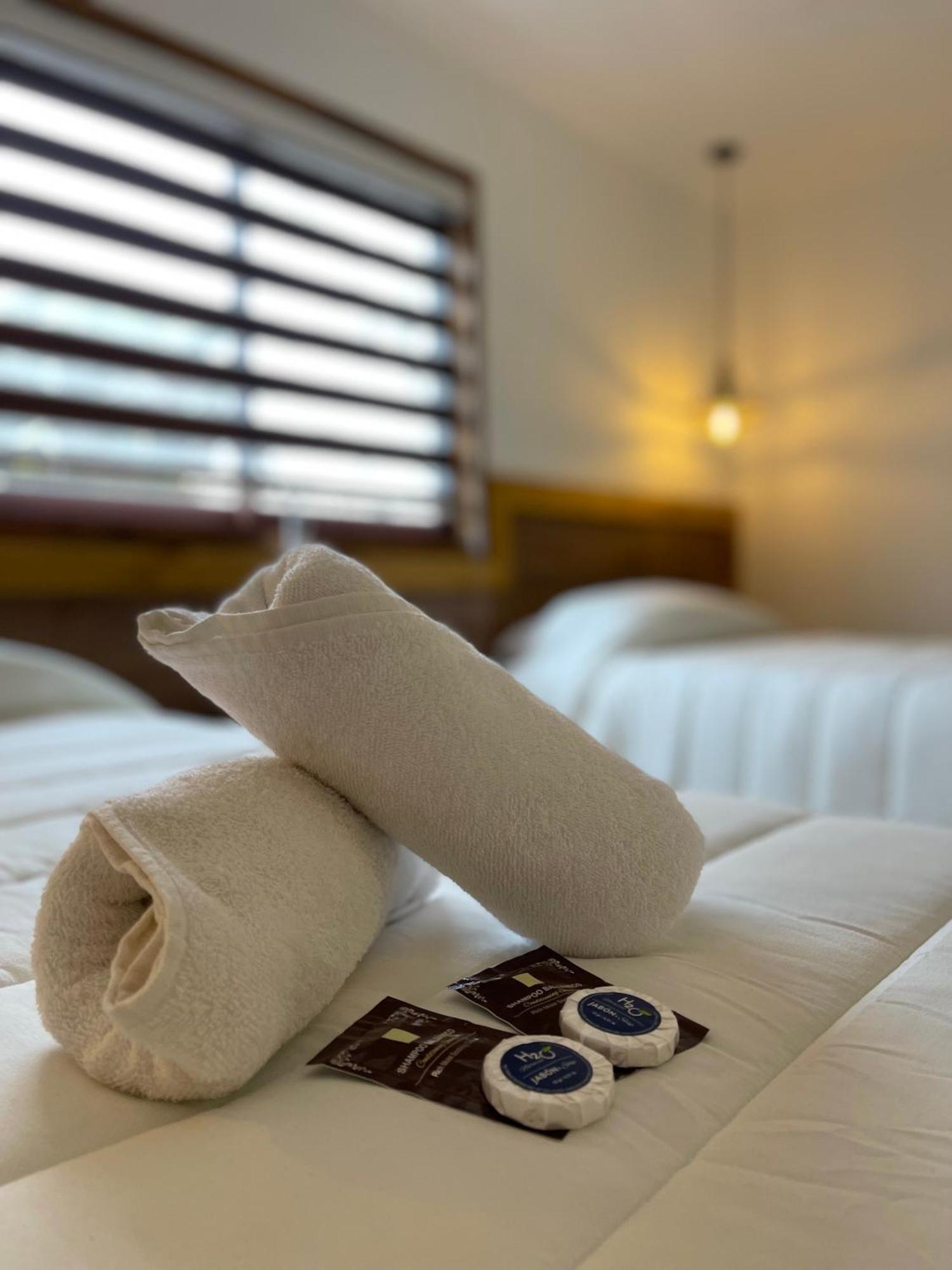Residencial Victoria Said Hotel Linares Eksteriør billede